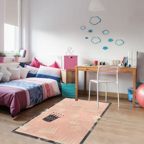 Tapis rose pour chambre enfant couronnes CROWN