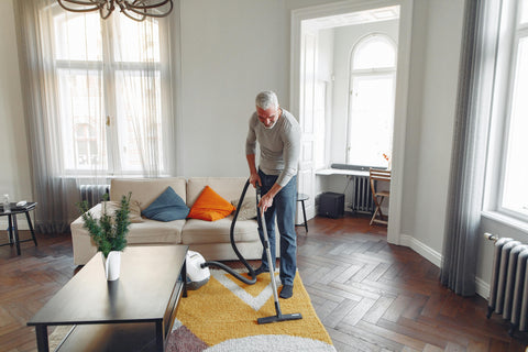 Tapis taché : les bons réflexes pour le nettoyer sans l’endommager