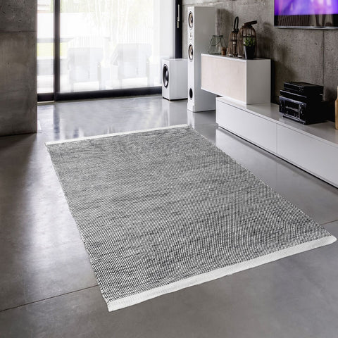 Tapis gris en fils de plastique recyclé tissé main MOMRE